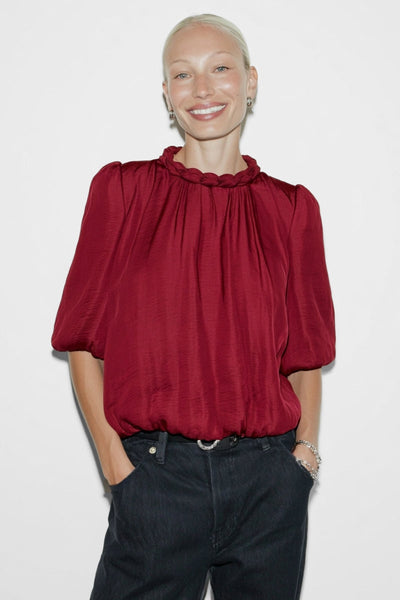 Neckline Details Short Sleeve Top