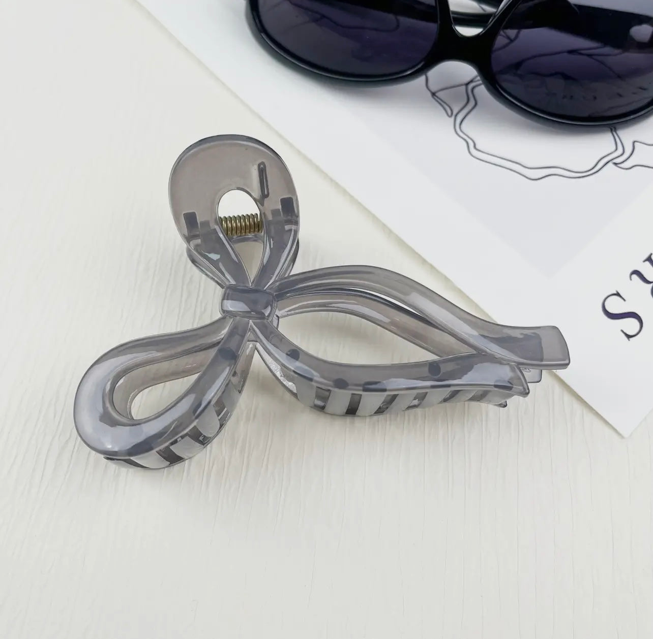 Pretty Bow Hair Clip