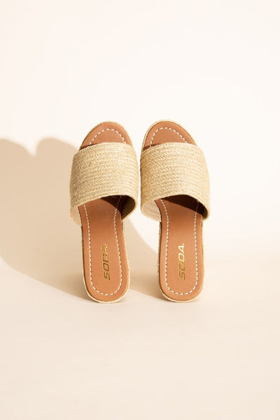 Raffia Wedge